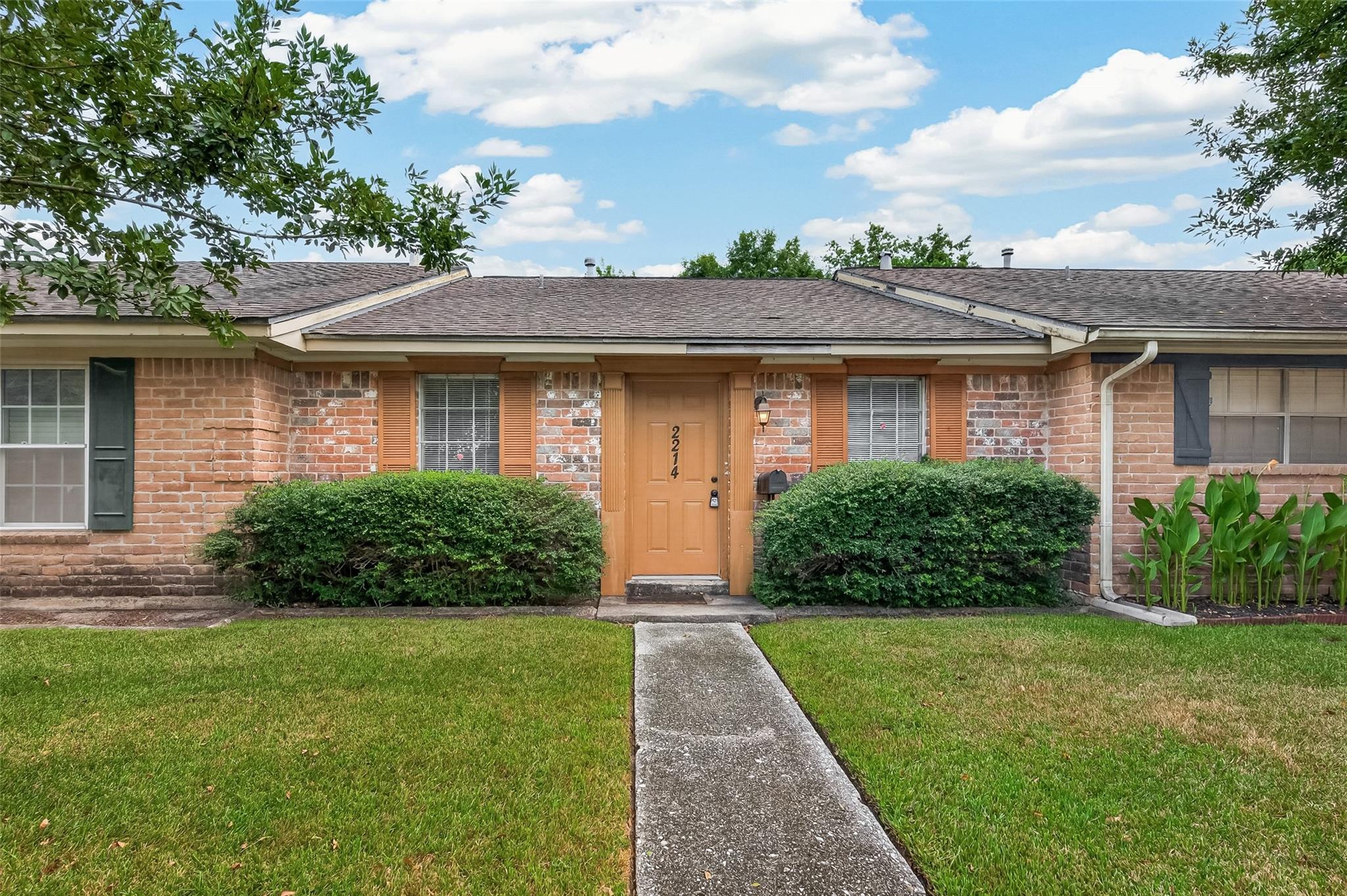 2214 Buchanan Drive — photo