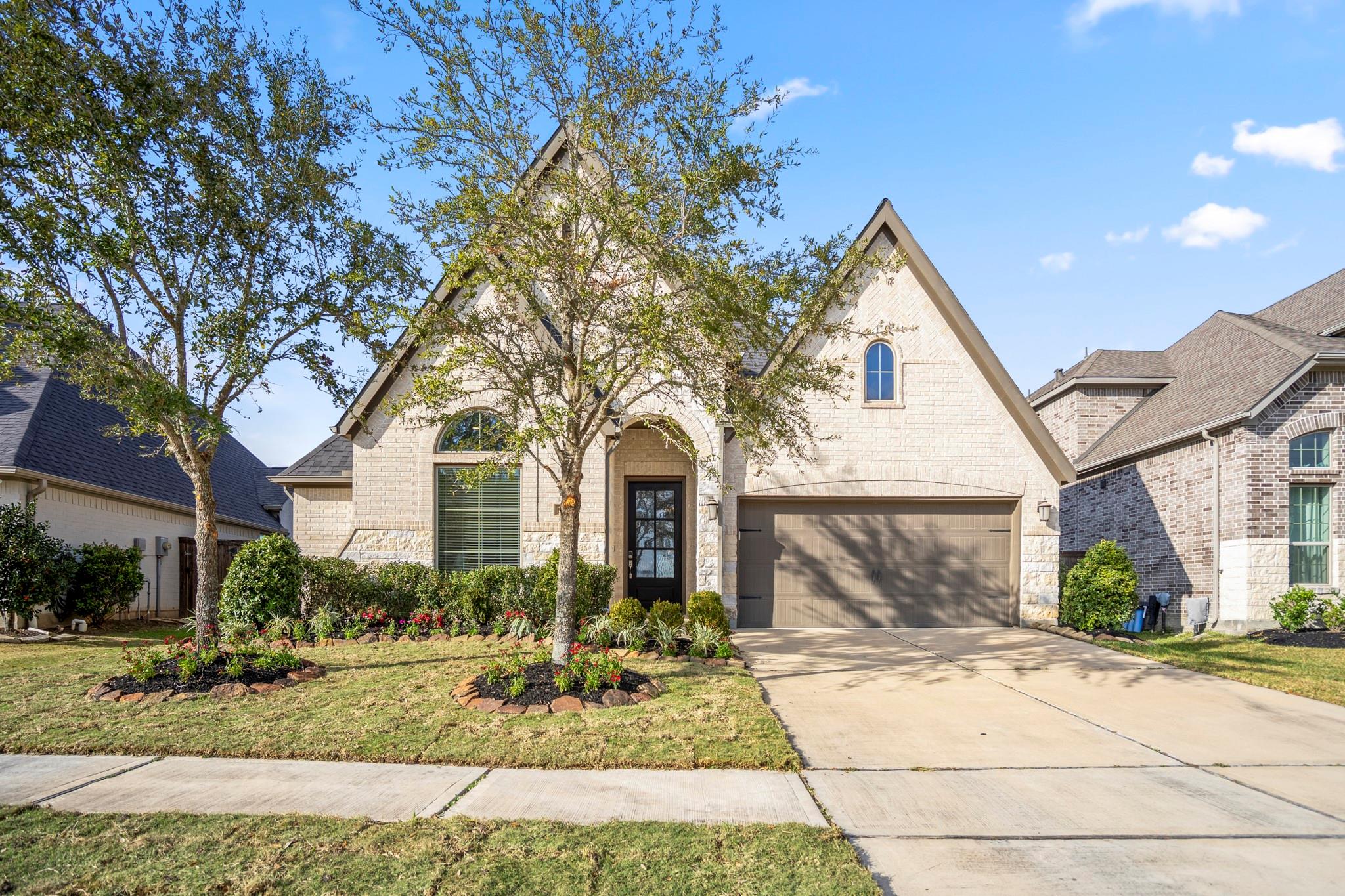 6914 Red Oak Drive — photo