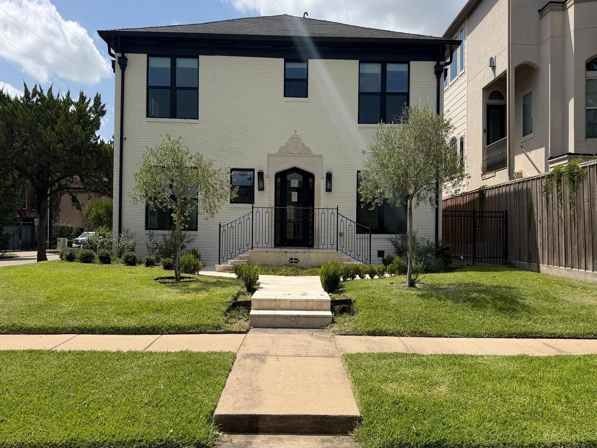 1601 Bonnie Brae Street — photo