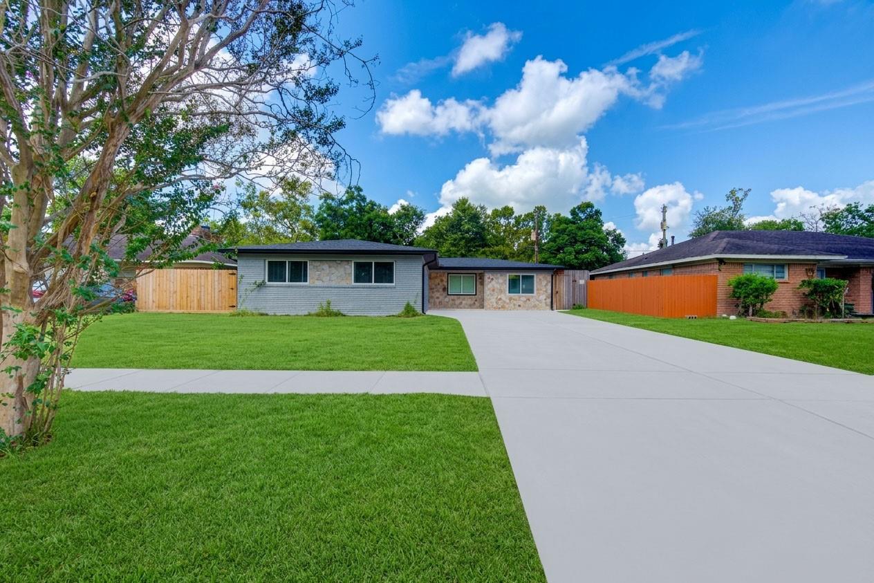 8910 Marinette Drive — photo