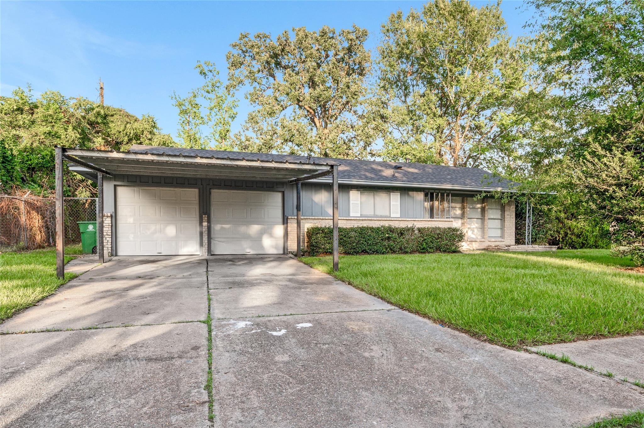 10502 Royal Oaks Drive — photo