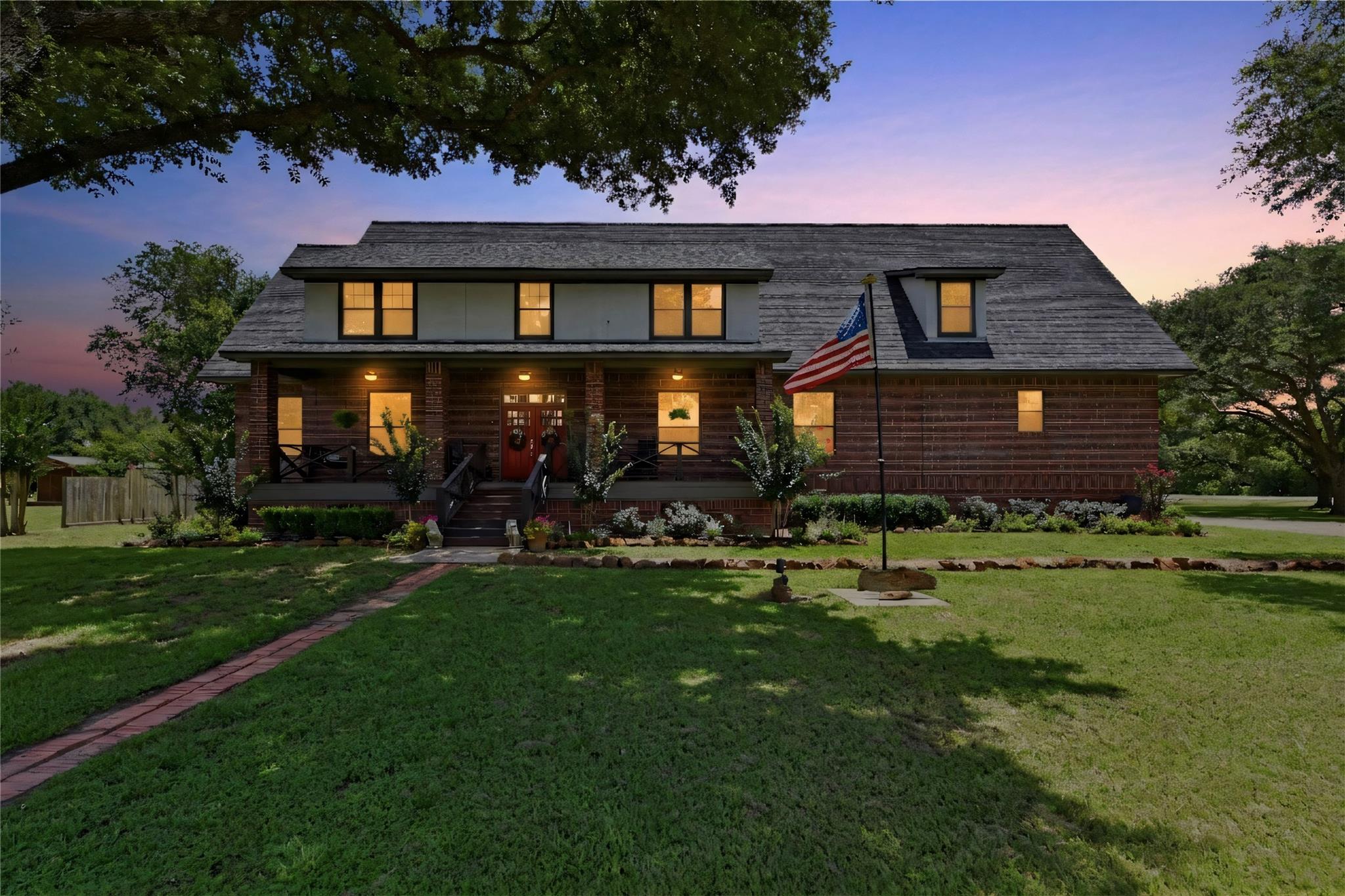 14323 Buffalo Street — photo