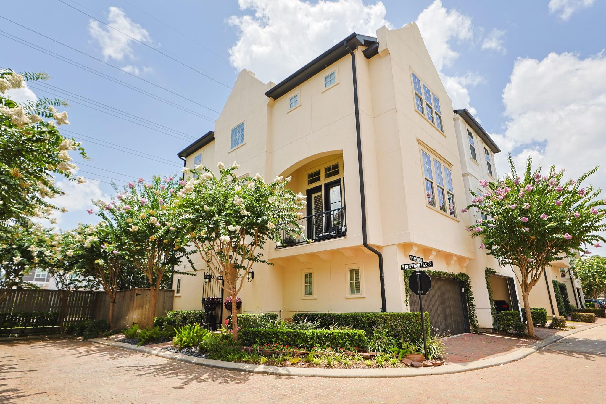 10901 Upland Park — photo