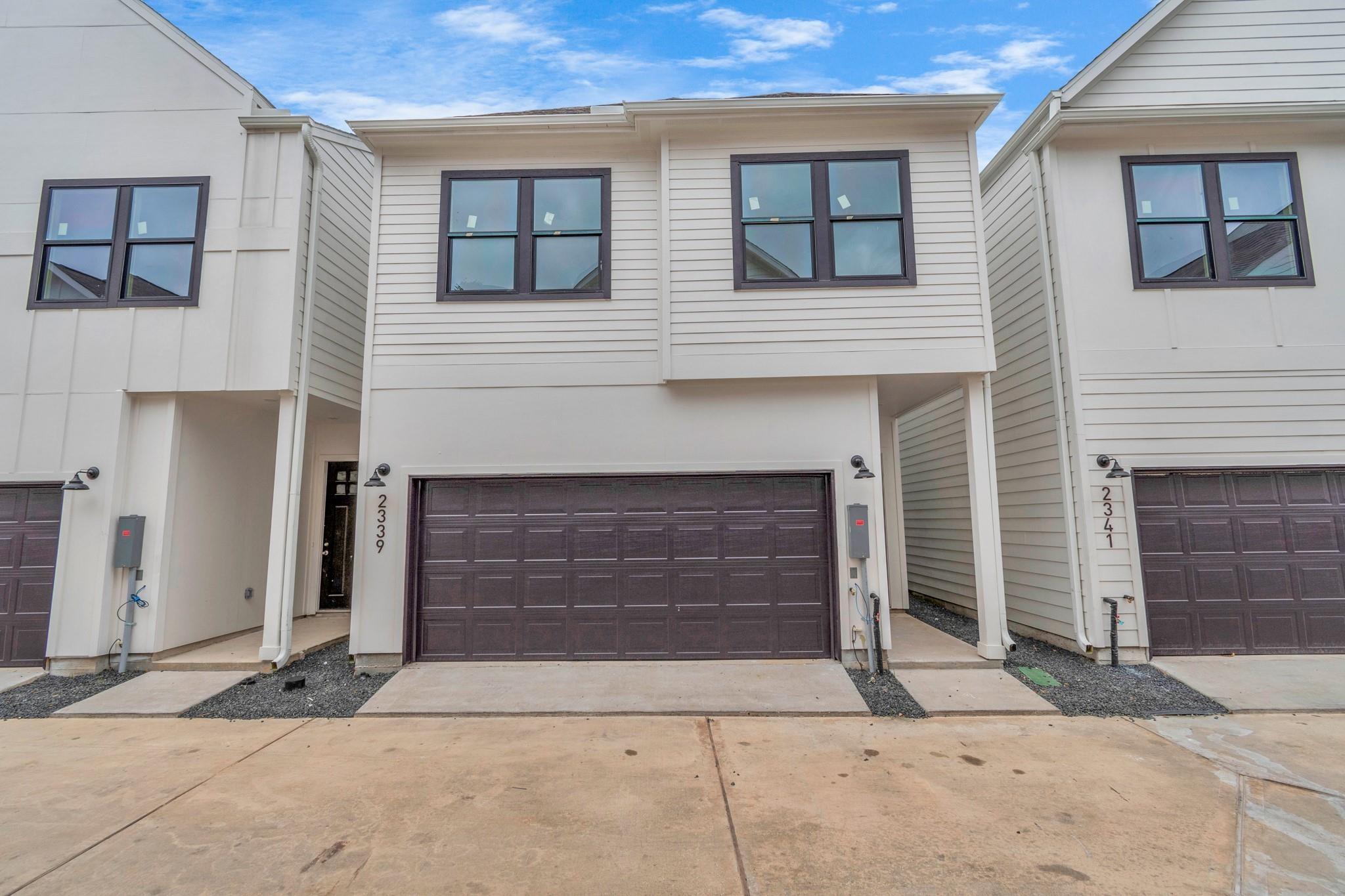2339 Hoskins Drive — photo