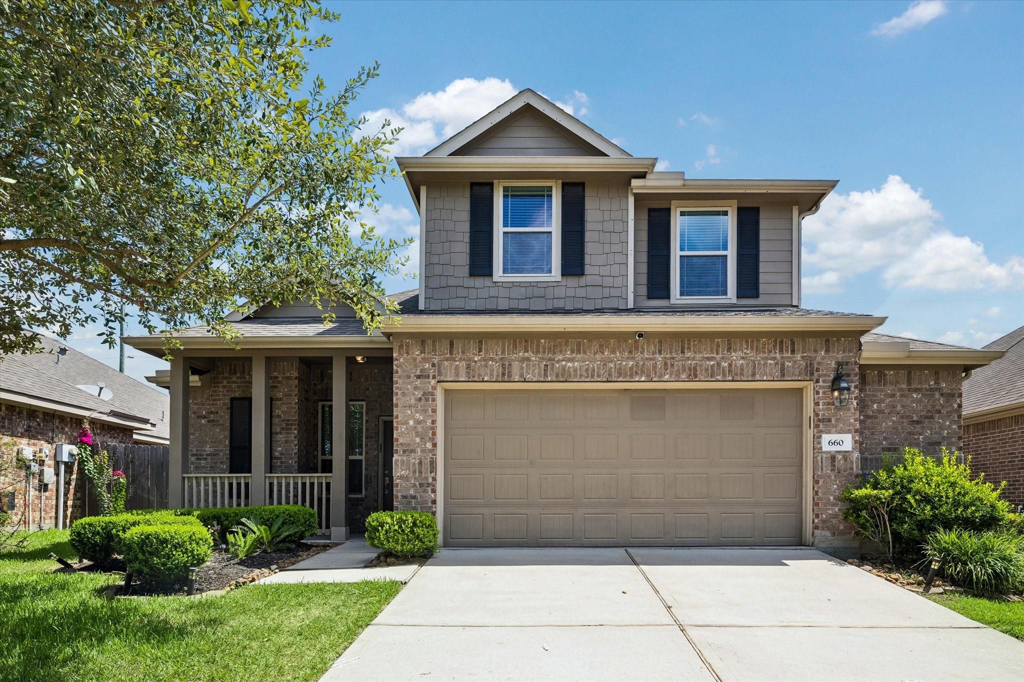 660 Oak Circle Drive E — photo