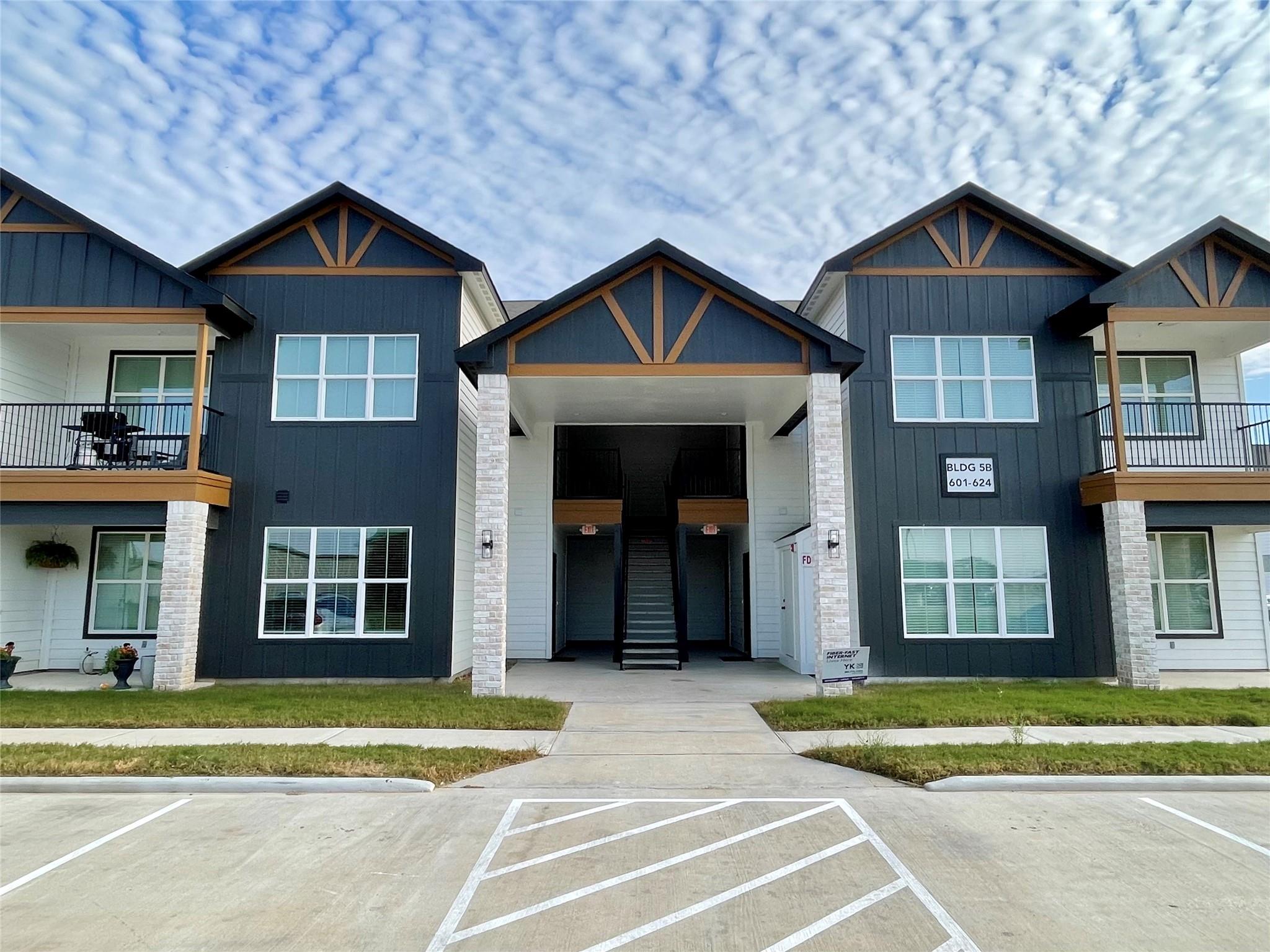 802 W Loop, El Campo, TX 77437 — photo 2