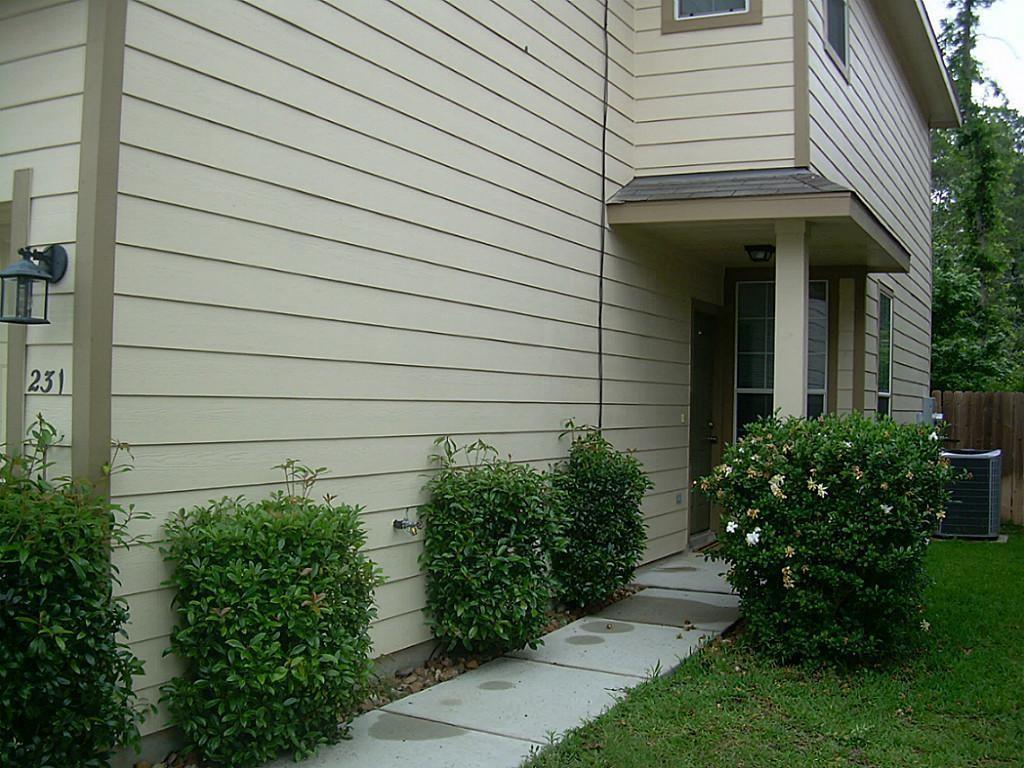 231 N Burberry Park Circle — photo