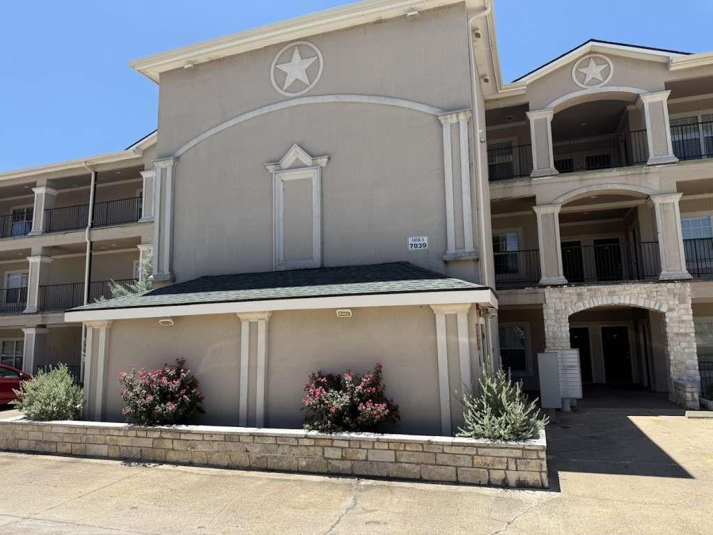 7039 Kingston Cove Lane #303 — photo