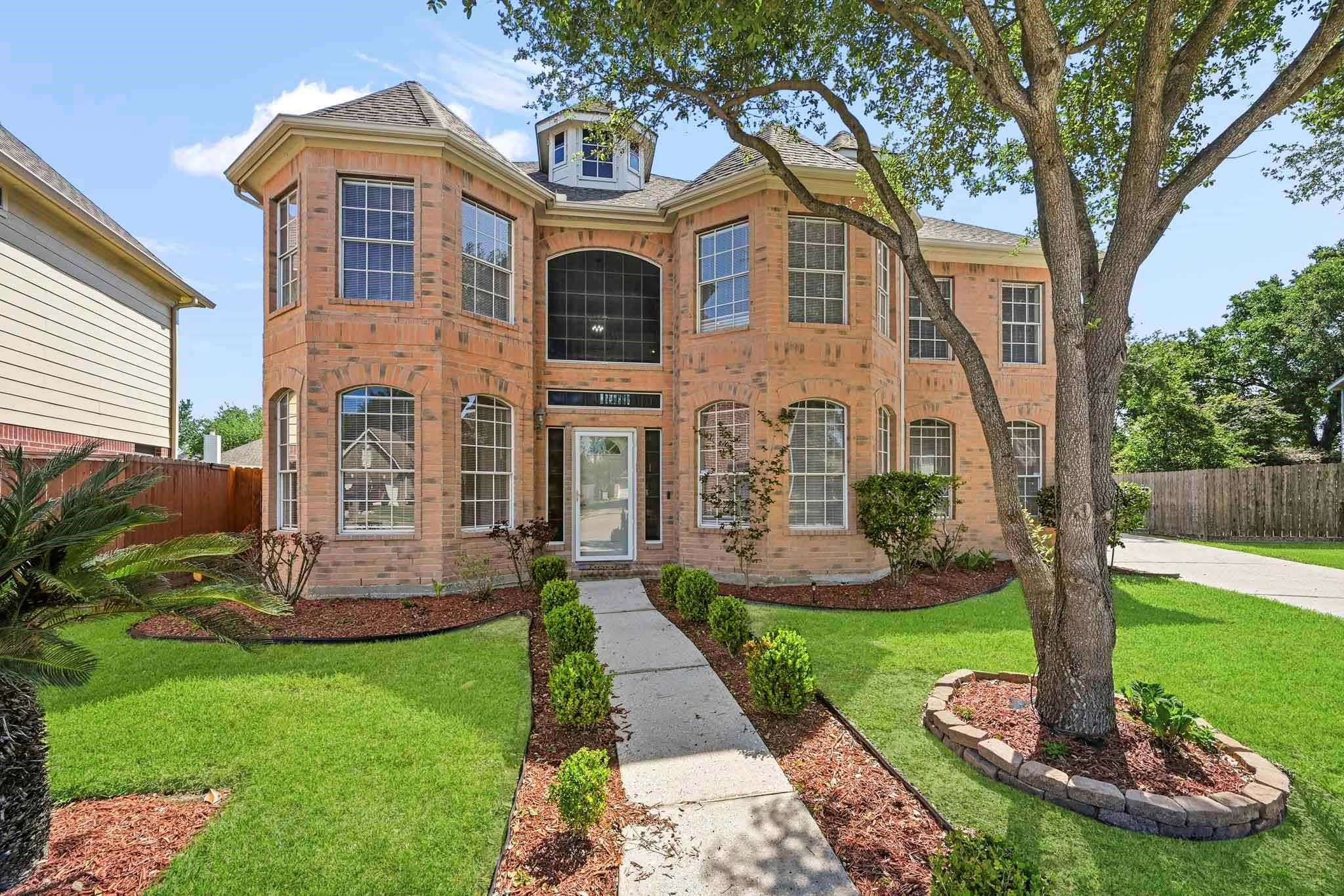 215 Crabapple Drive — photo