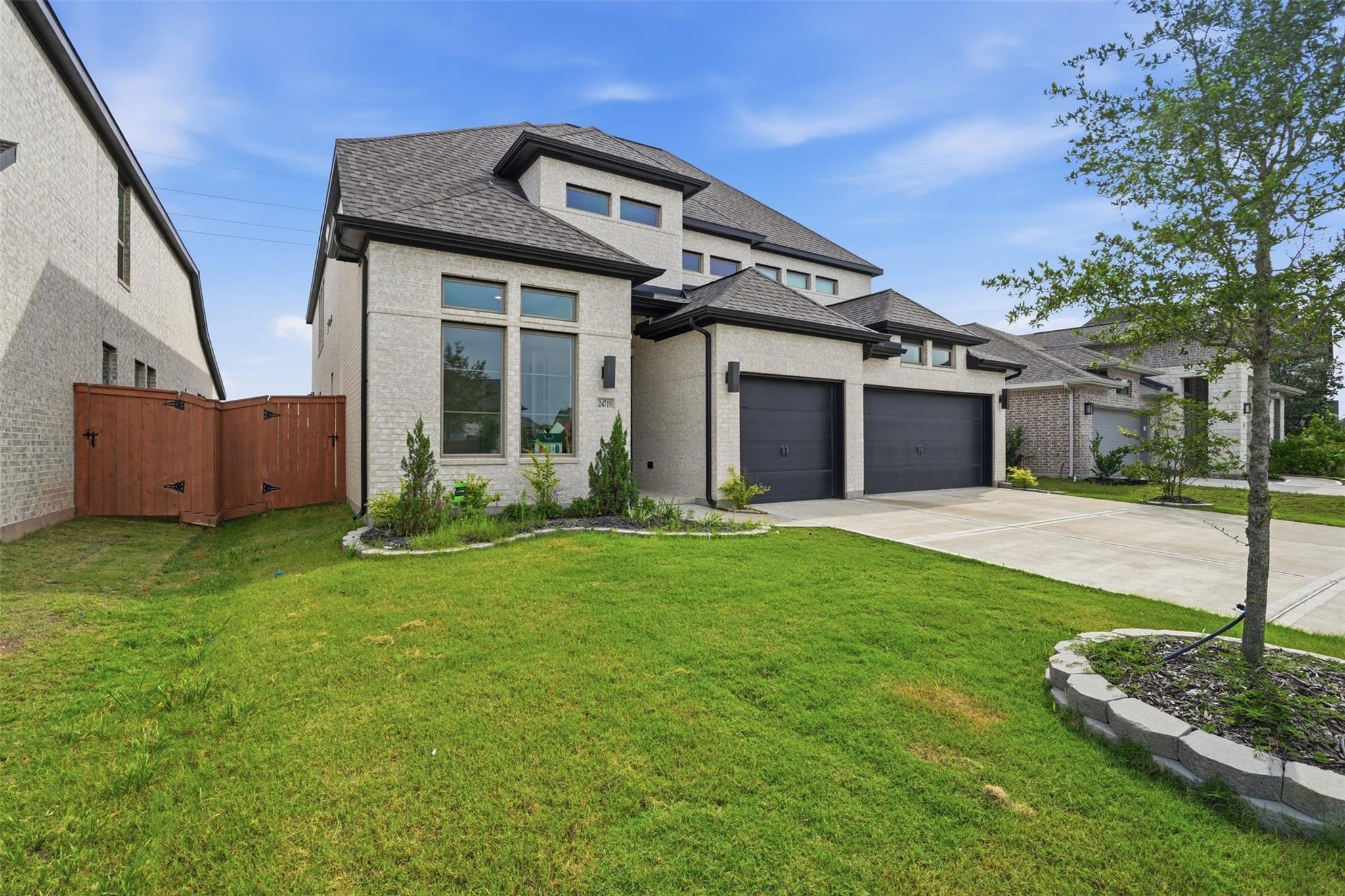 24719 Hibiscus Garden Way — photo