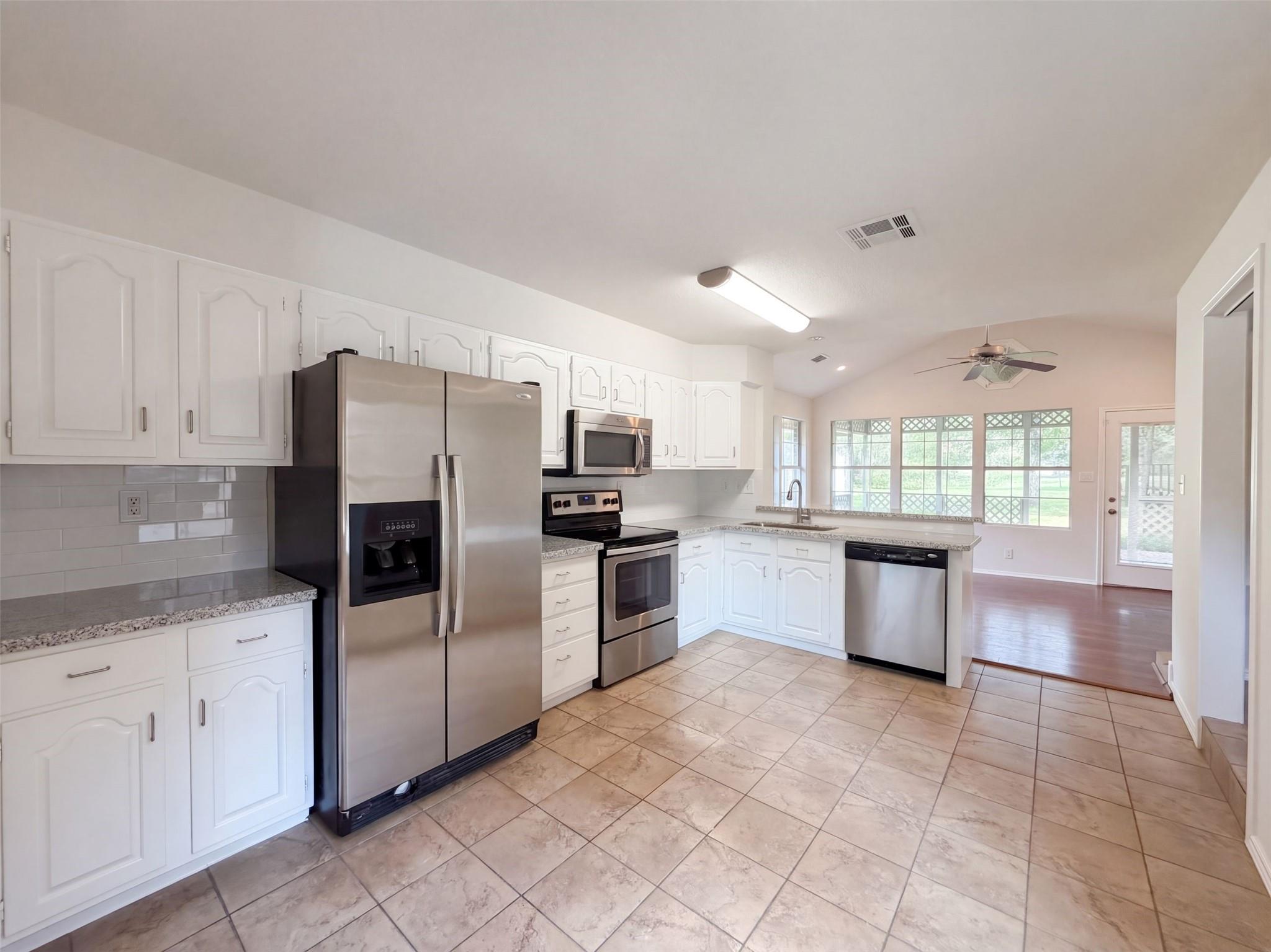 1119 Coe Road, Pinehurst, TX 77362 — photo 2