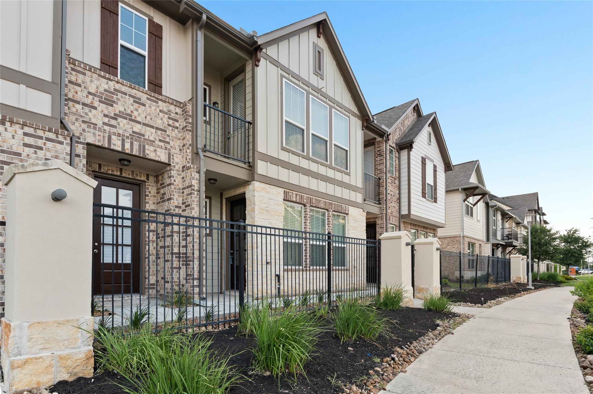 9511 Towne Lake Parkway — photo