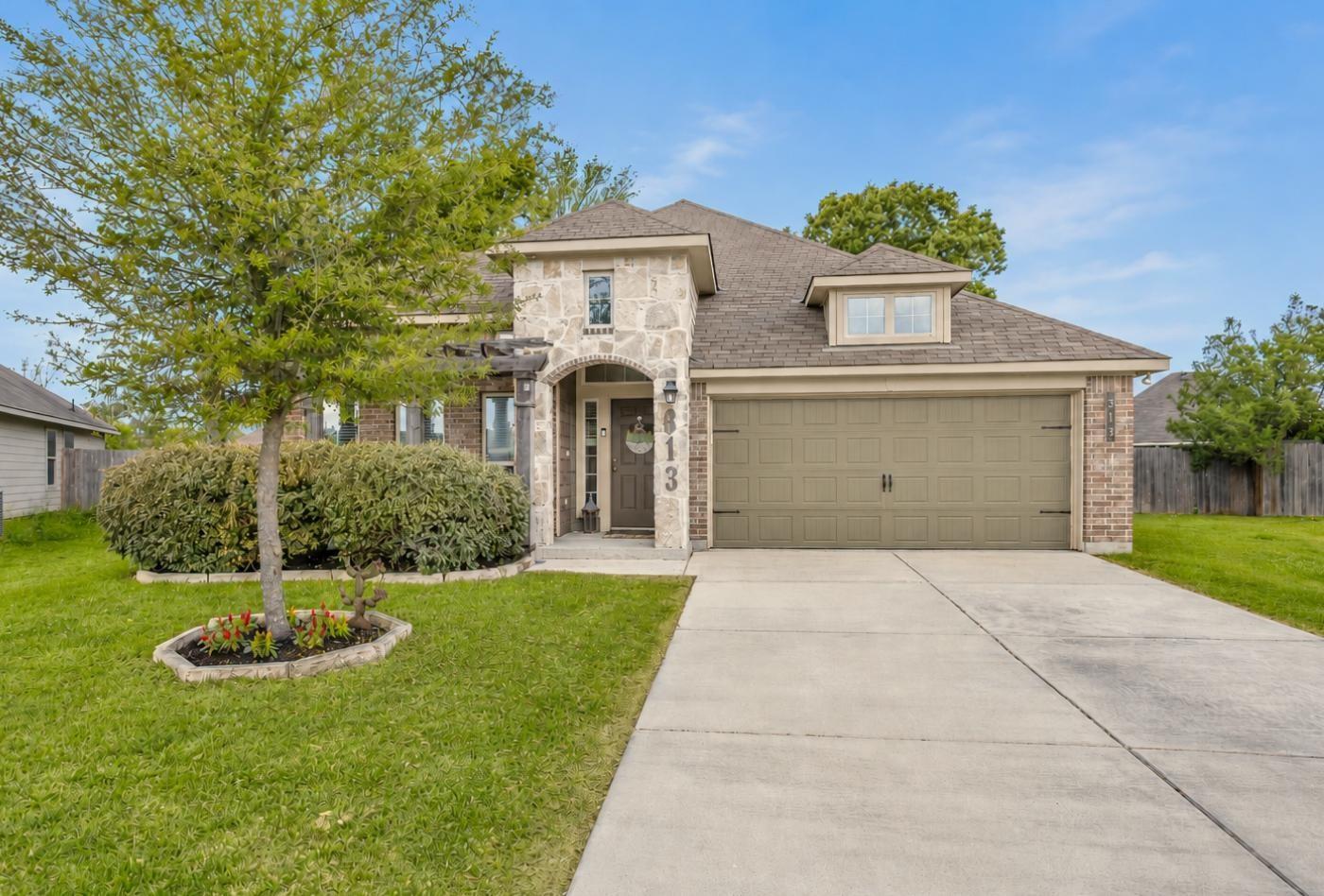 313 Brocks Court — photo