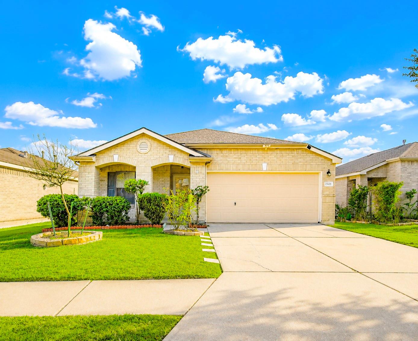 15639 Western Skies Drive — photo