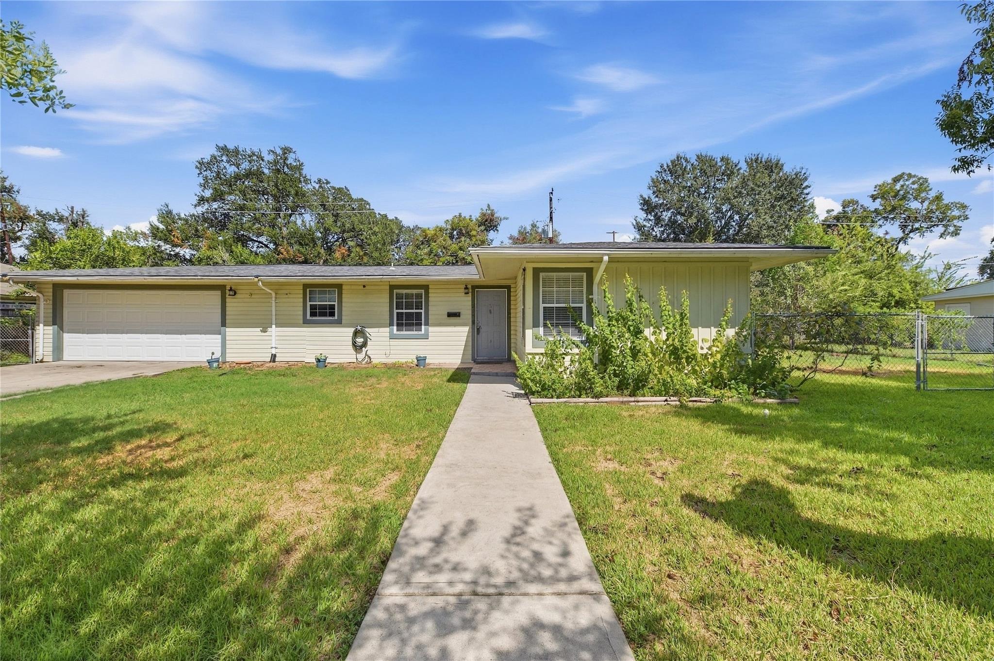 1215 Winston Drive — photo