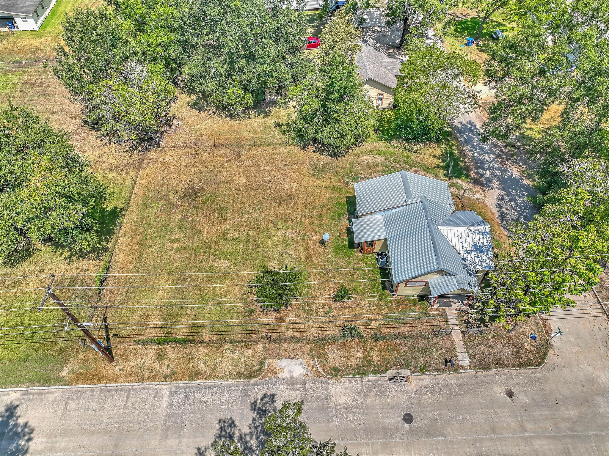 704 W West Street — photo