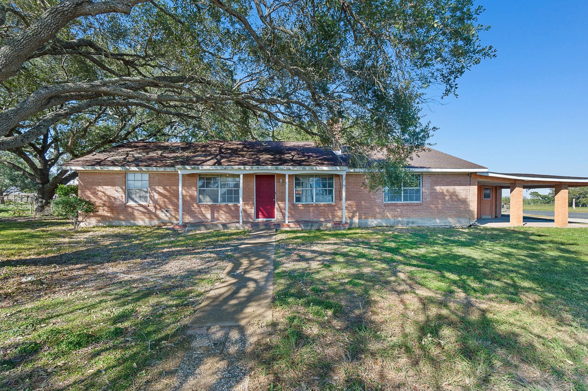 407 E Anderson Street, Schulenburg, TX 78956 — photo 3