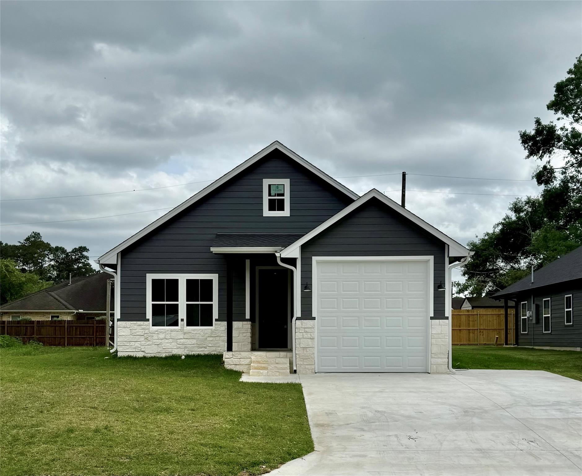 865 Dundee Street — photo