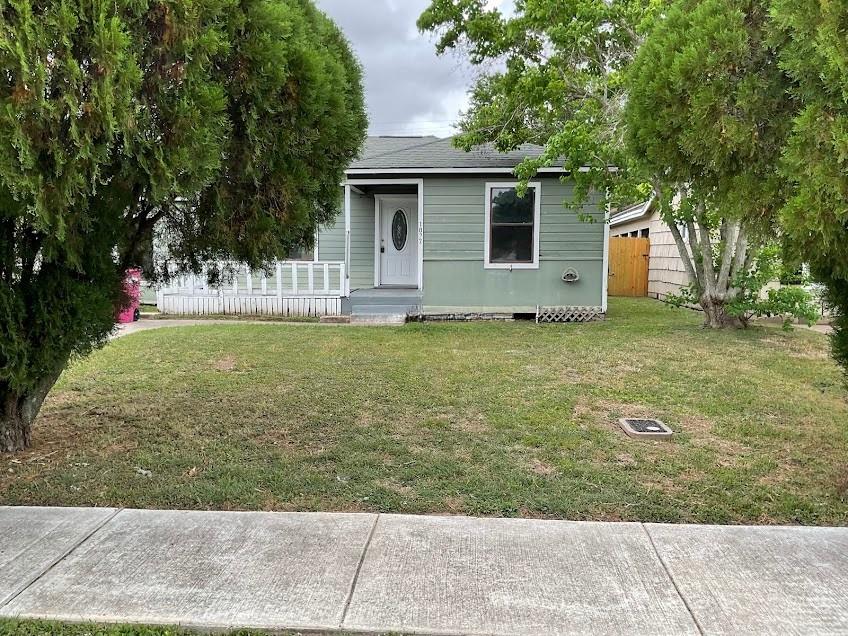 1022 W 8th Street — photo