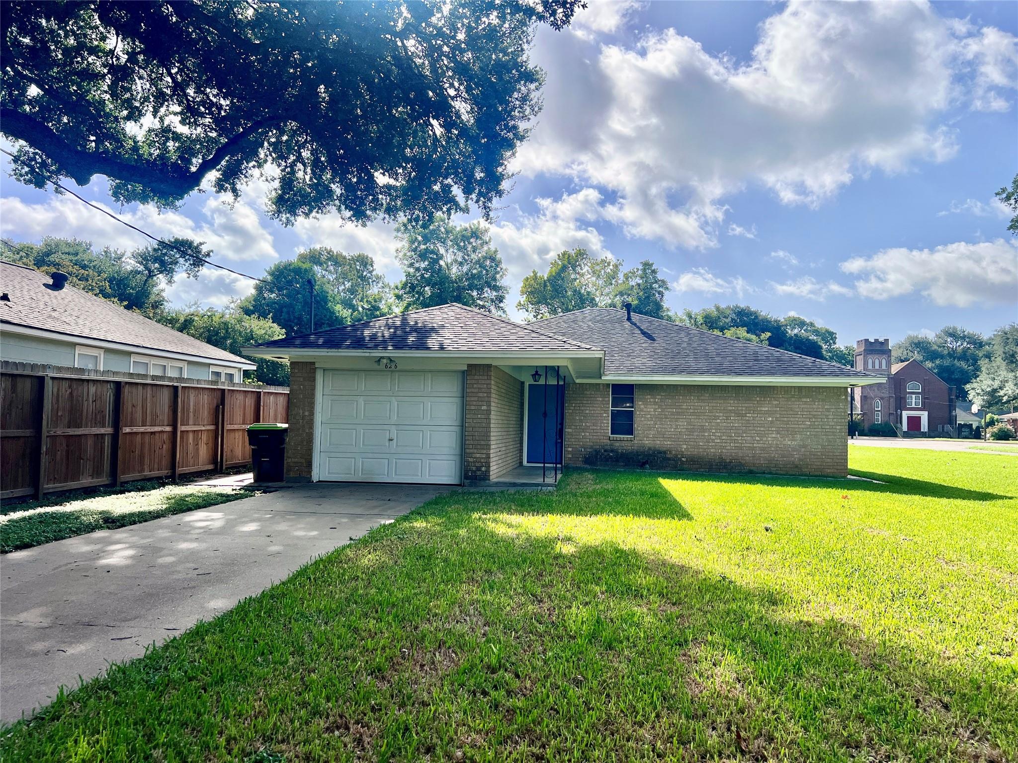 626 N Resident Street — photo