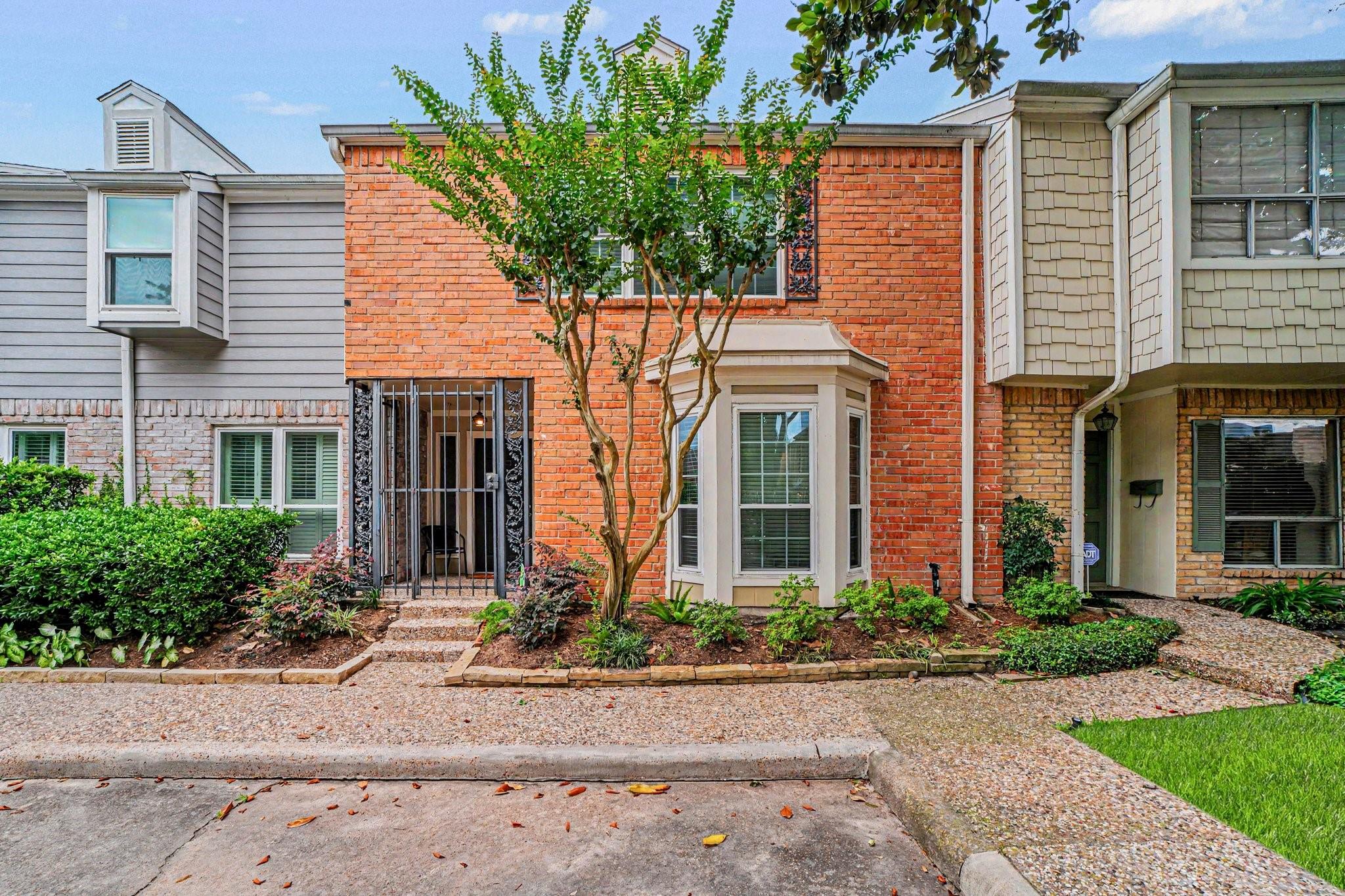 1661 W Sam Houston Parkway S — photo