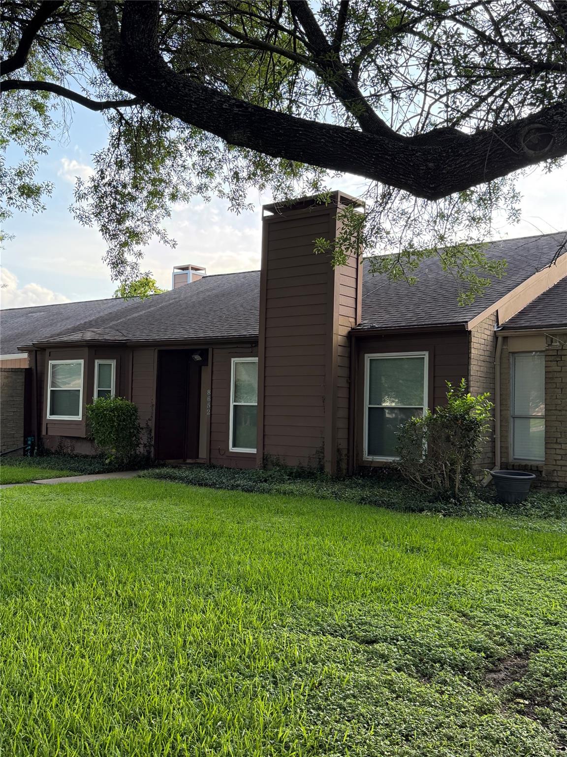 8652 Maplecrest Drive — photo