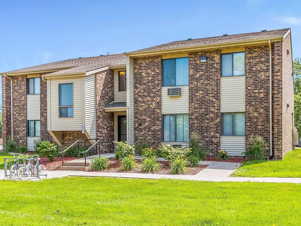 240 S James — photo