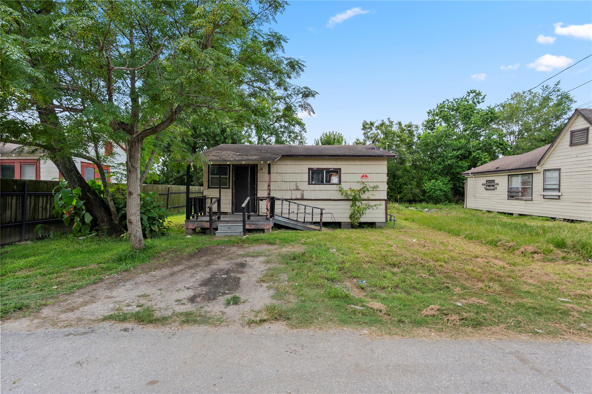7335 Parkes Street — photo