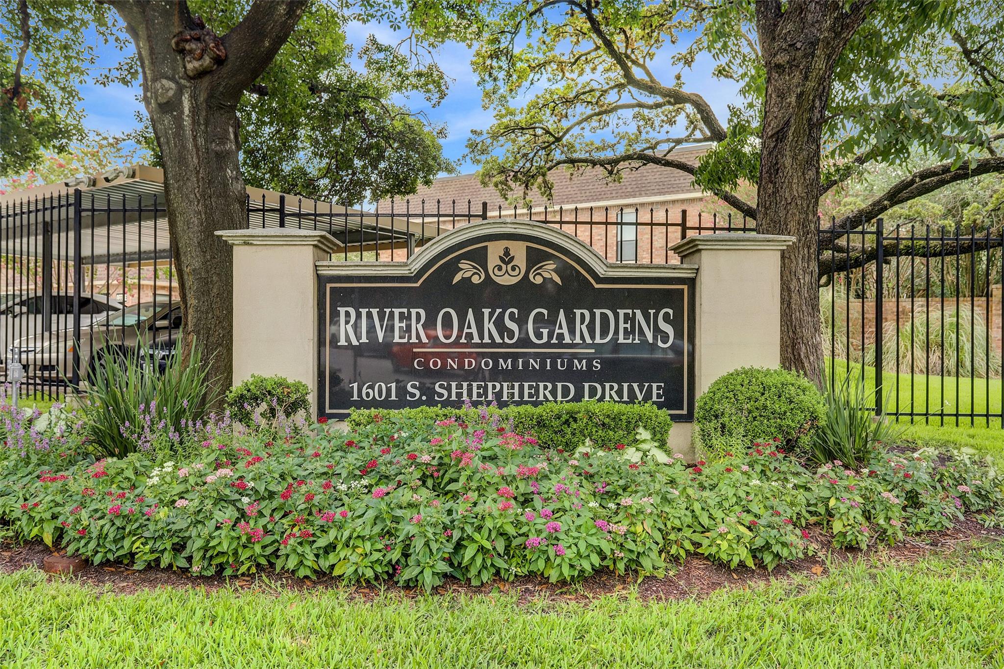 1601 S Shepherd Drive #207 — photo