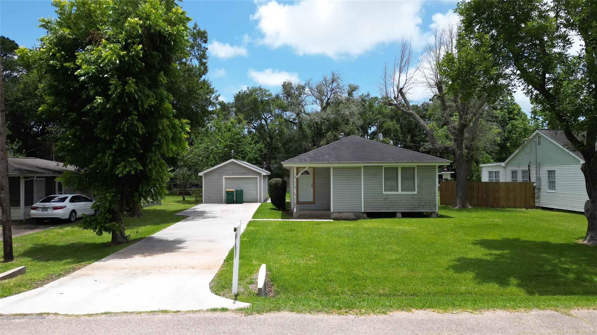 2109 Magnolia Drive — photo
