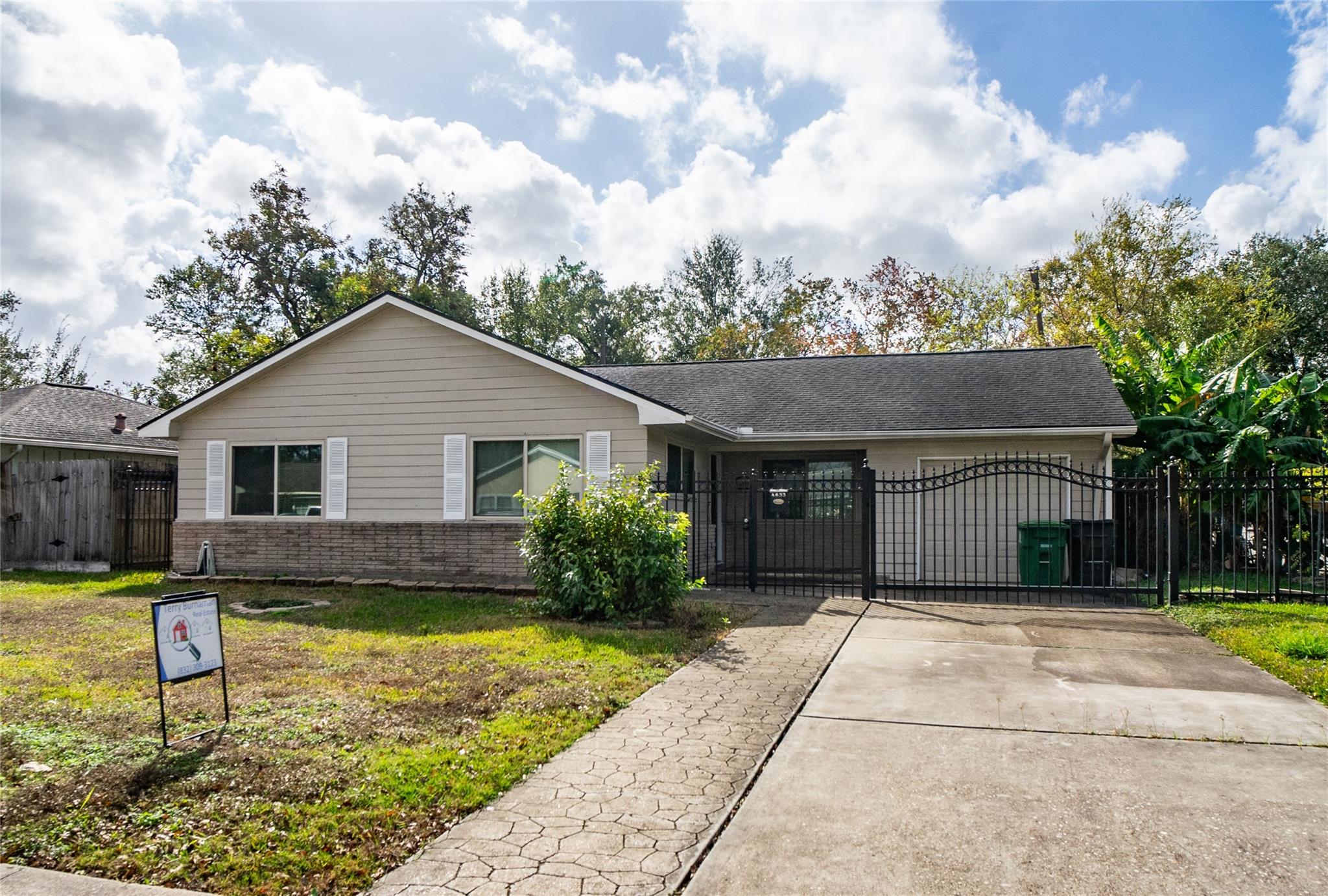 4833 Hummingbird Street — photo