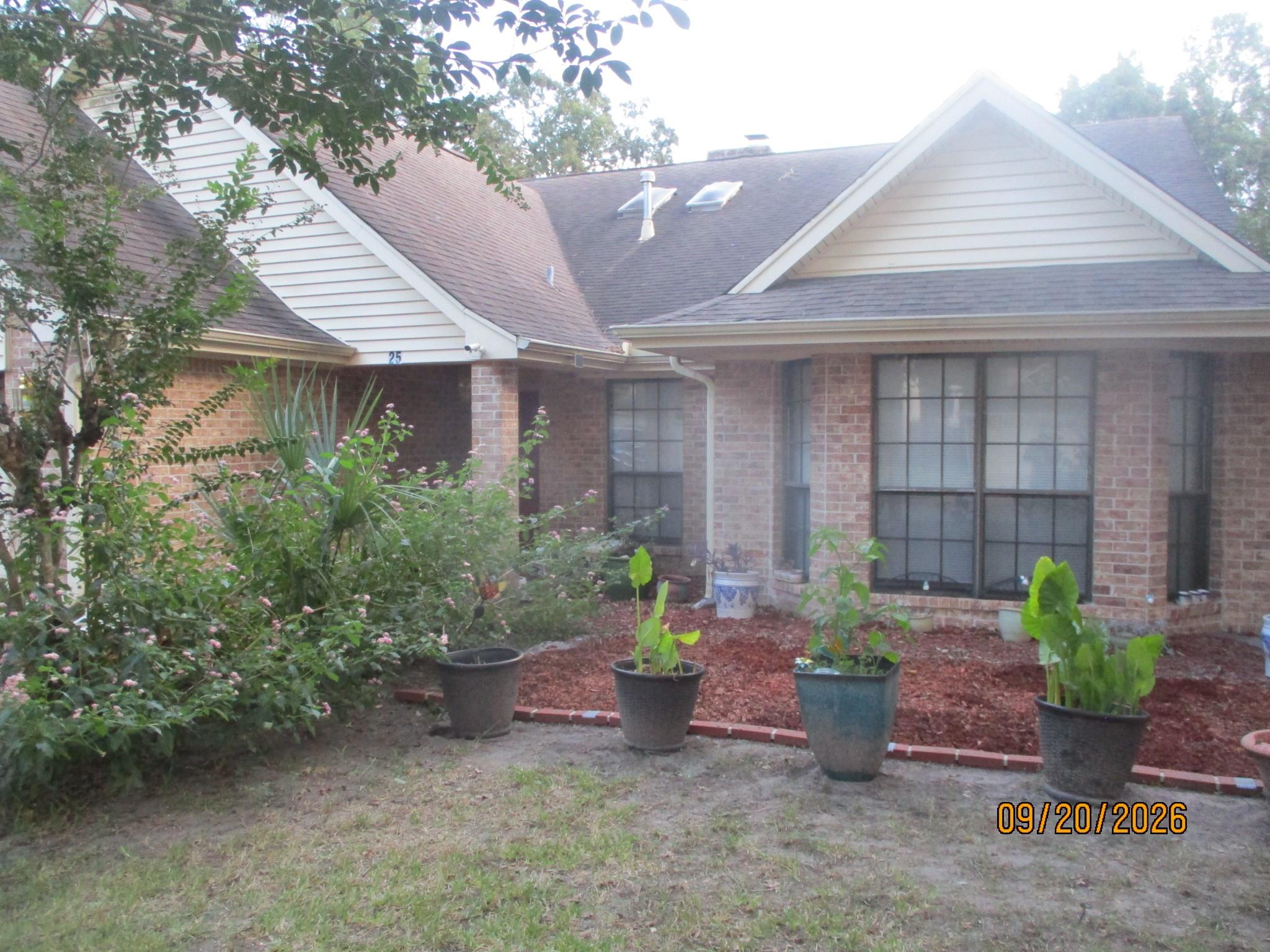 25 Dover Drive, Conroe, TX 77304 — photo 2