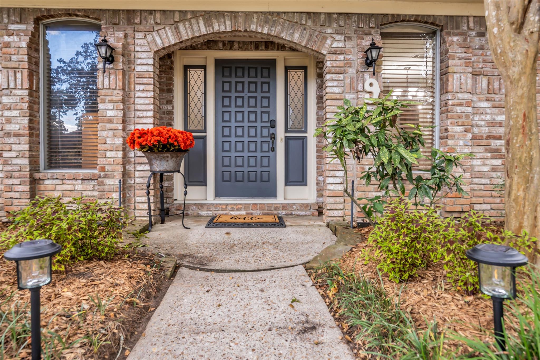 9 Devonshire Drive, Conroe, TX 77304 — photo 2