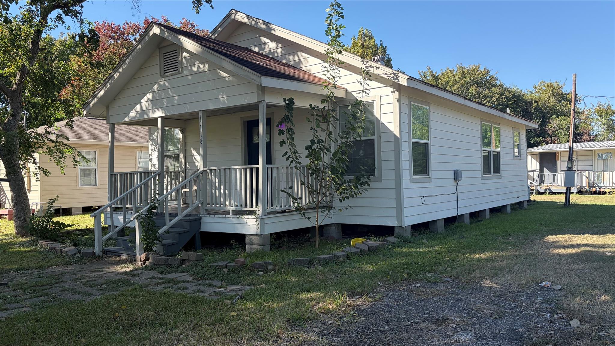 1718 Jones Road — photo