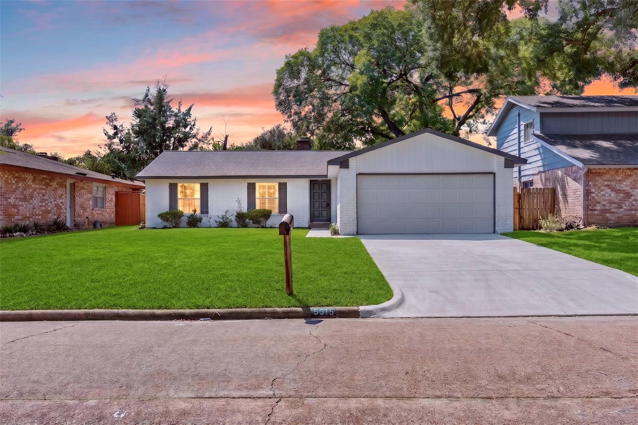 8515 Rivercross Road — photo