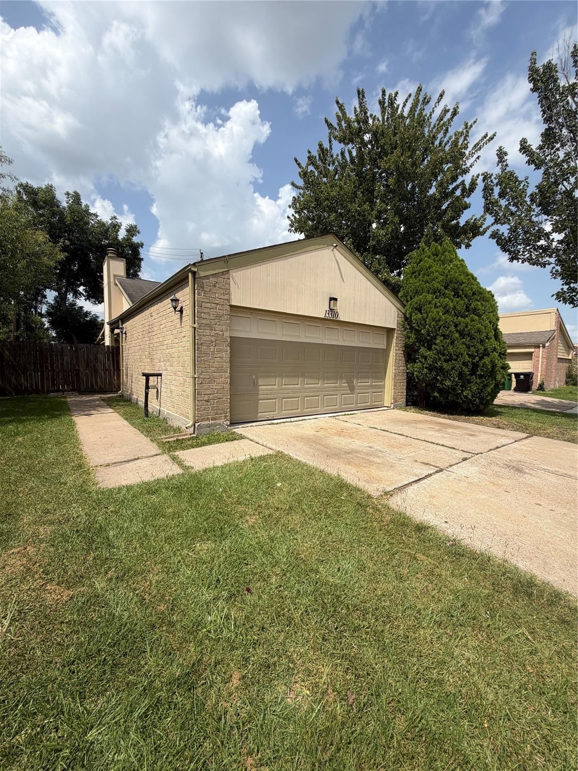 13310 Robinglen Drive — photo