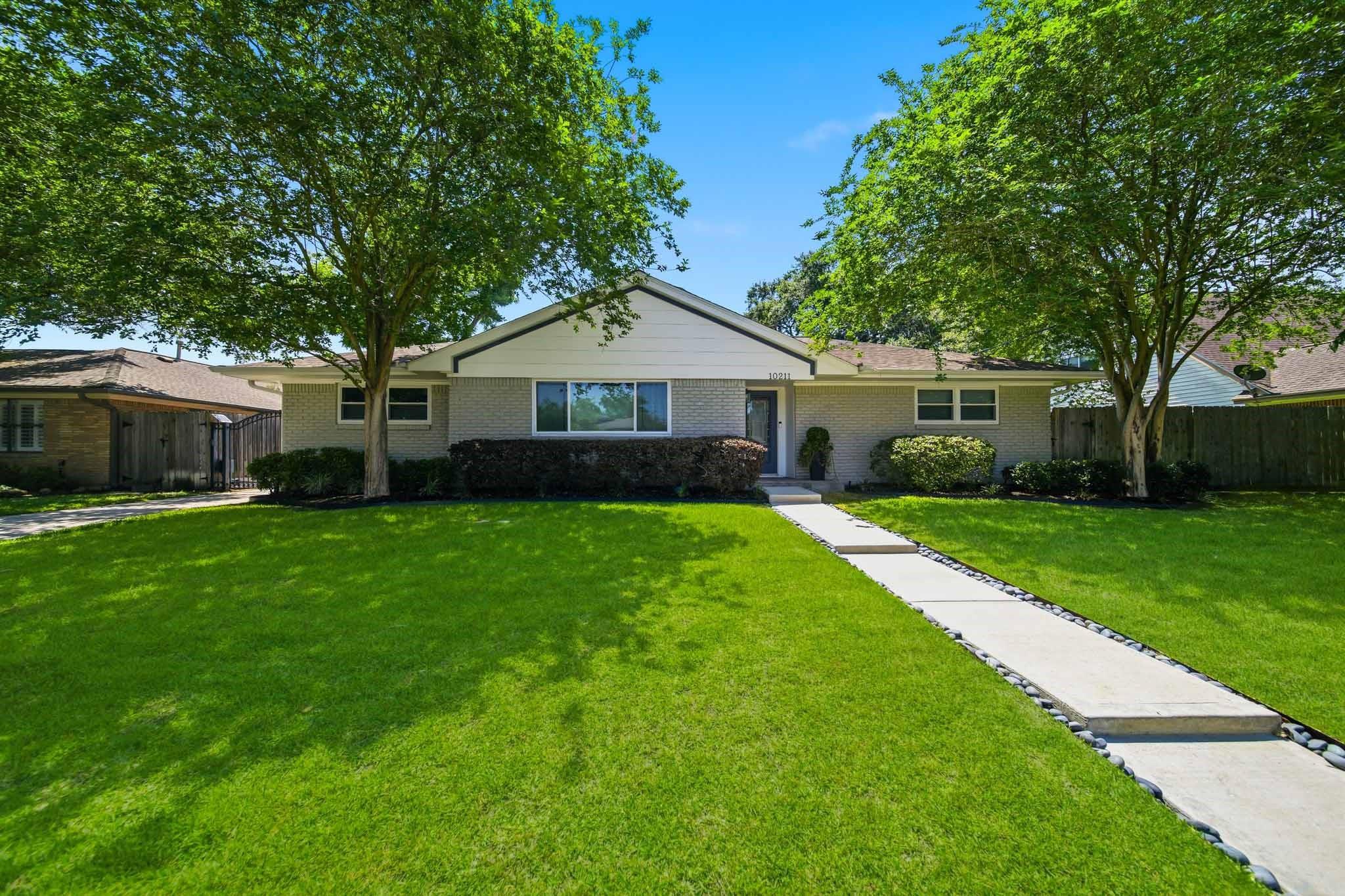 10211 Cliffwood Drive — photo