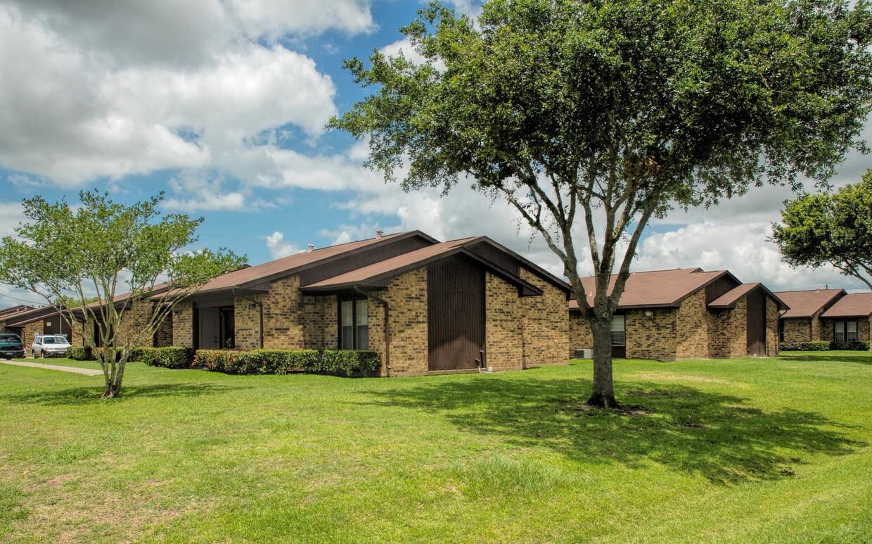 1749 E Henderson Rd — photo