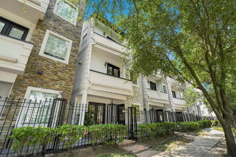 1525 Rosewood Street — photo