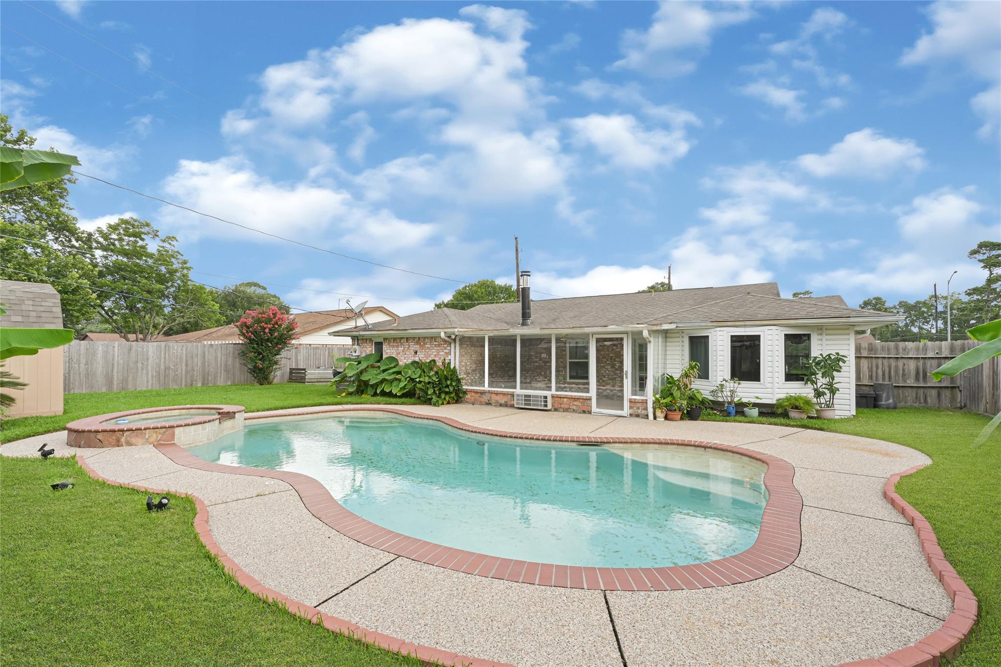 10010 Lost Pine Drive — photo