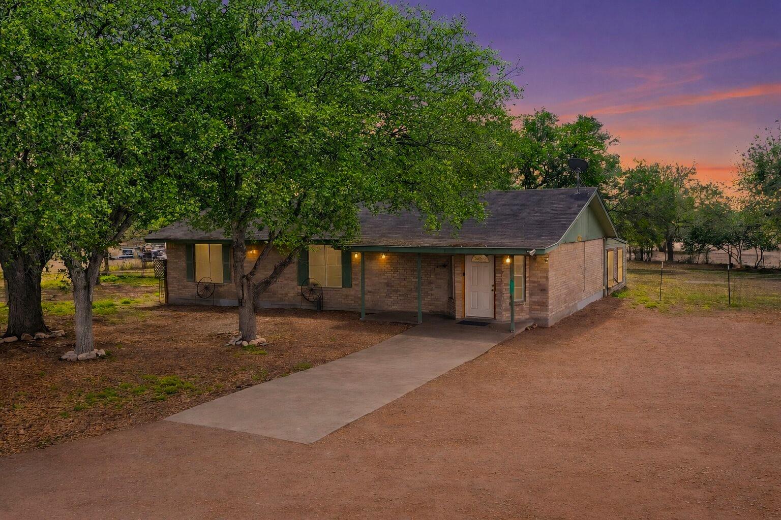 2802 Comanche Street — photo
