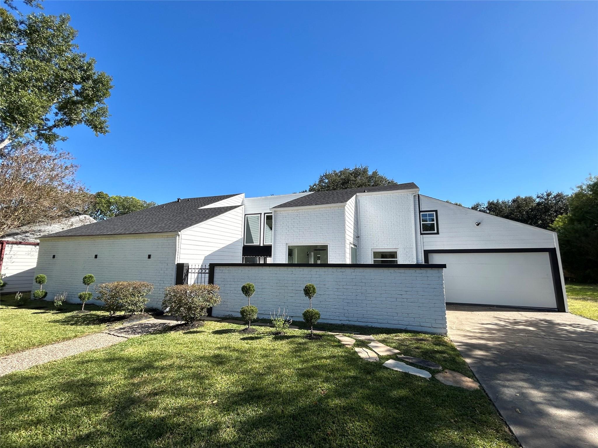 11923 Riverview Drive — photo