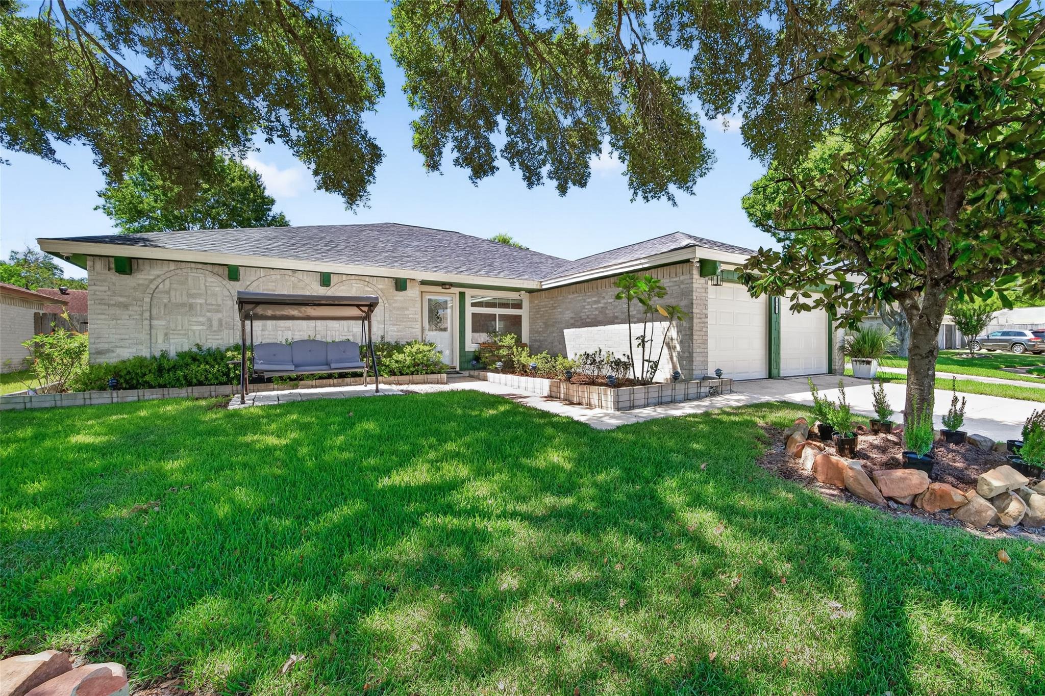 19415 Moonhollow Drive — photo
