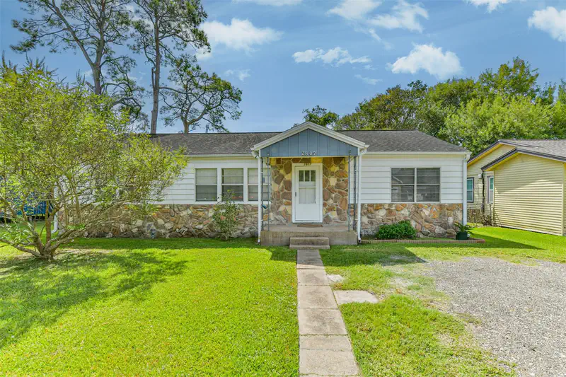 2807 Fannin Street — photo