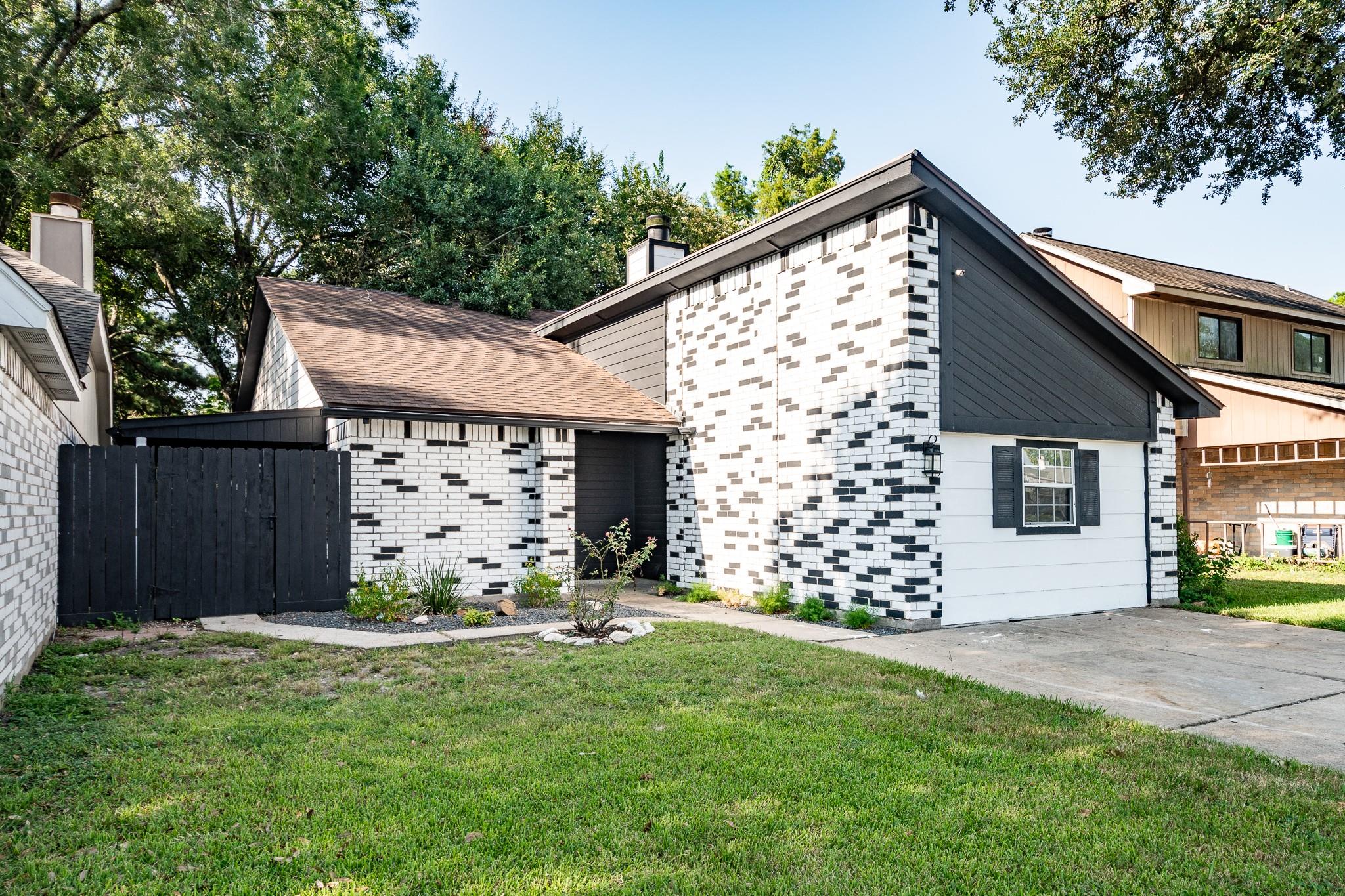 30 Crestbriar Court — photo