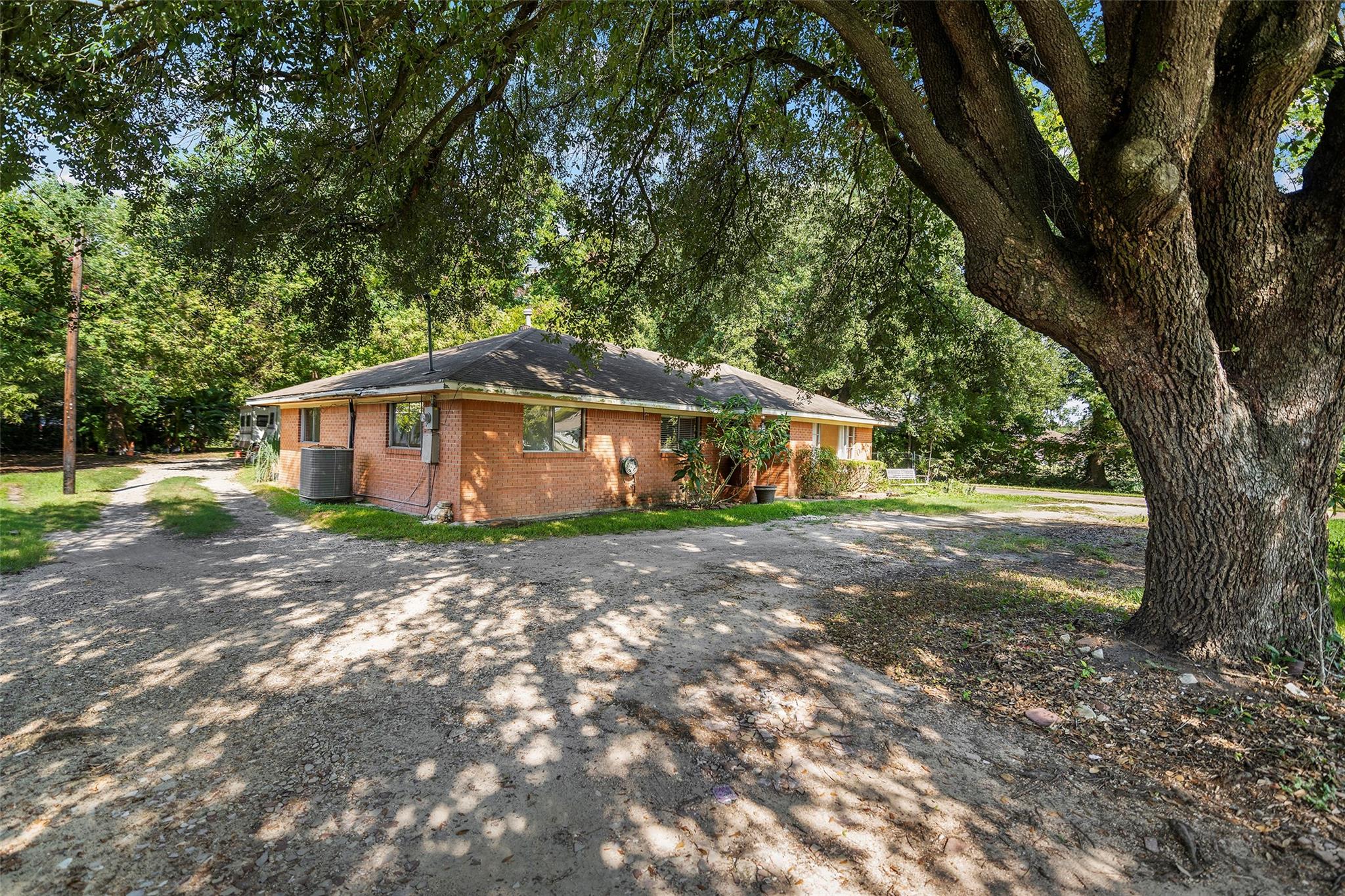 13909 Kershaw Street — photo