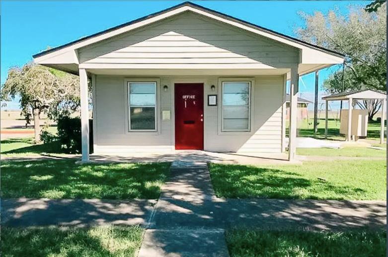 425 FM 631 — photo