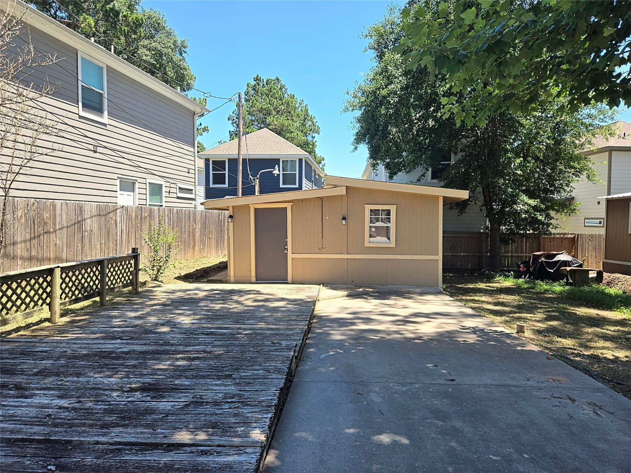 16701 Meadowcroft — photo