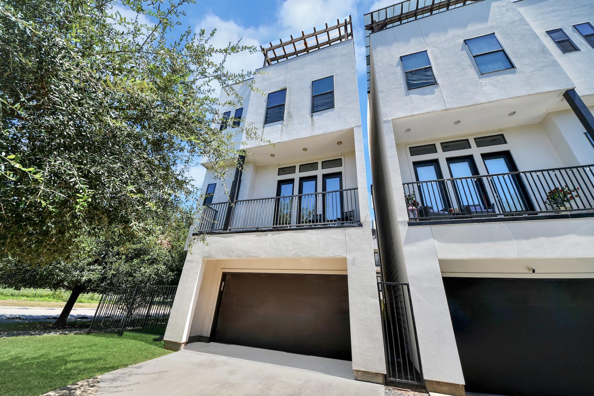 1303 Live Oak Street — photo