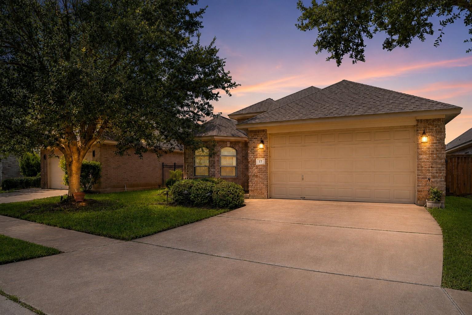 17 Red Oak Court — photo